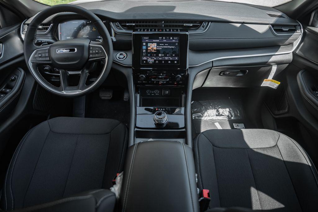 new 2025 Jeep Grand Cherokee car, priced at $35,495
