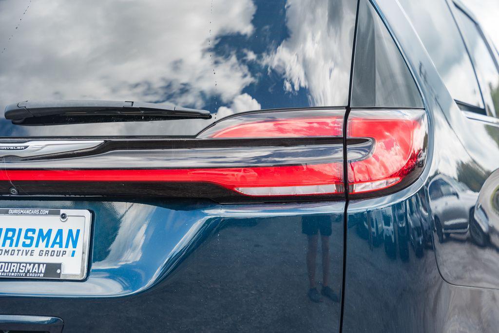 used 2021 Chrysler Pacifica car, priced at $16,500