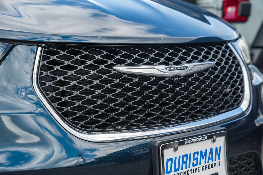 used 2021 Chrysler Pacifica car, priced at $16,500