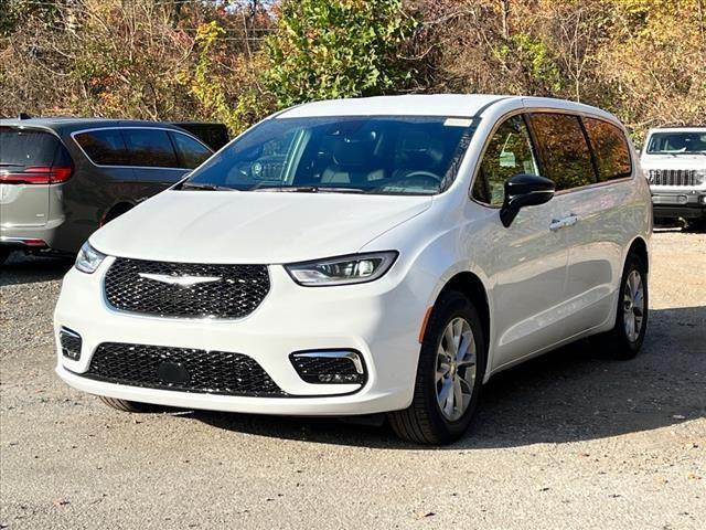 new 2025 Chrysler Pacifica car, priced at $39,983