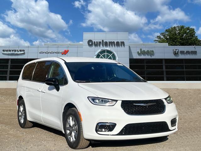 new 2025 Chrysler Pacifica car, priced at $39,983