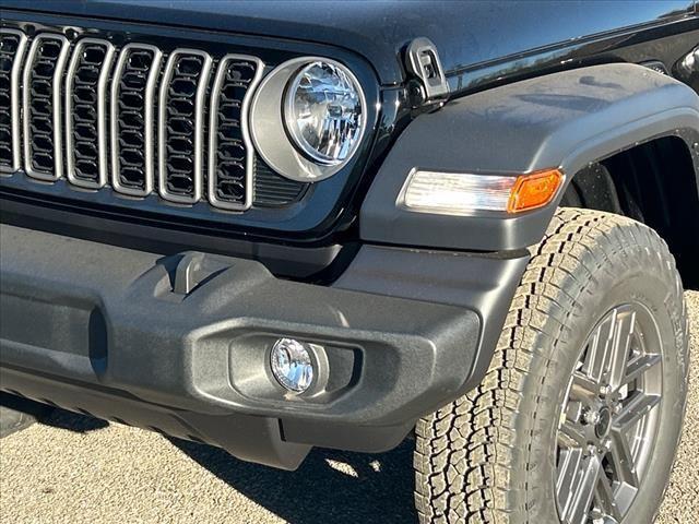 new 2025 Jeep Wrangler car, priced at $40,195