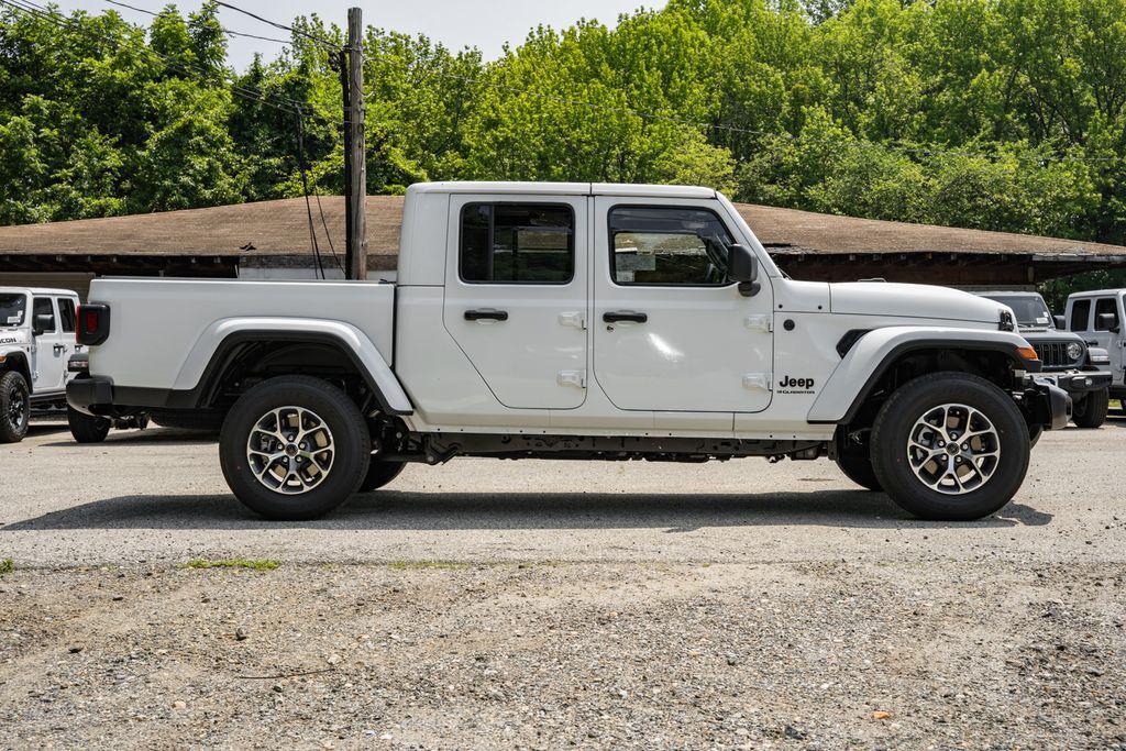 new 2025 Jeep Gladiator car, priced at $50,440