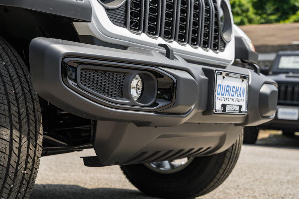 new 2025 Jeep Gladiator car, priced at $50,440
