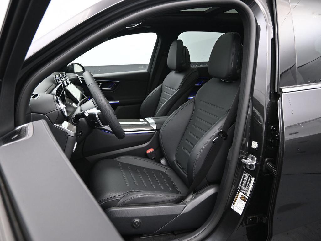new 2025 Mercedes-Benz GLC 300 car, priced at $61,995