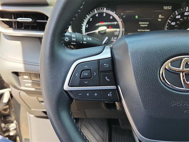 used 2022 Toyota Highlander car, priced at $39,663