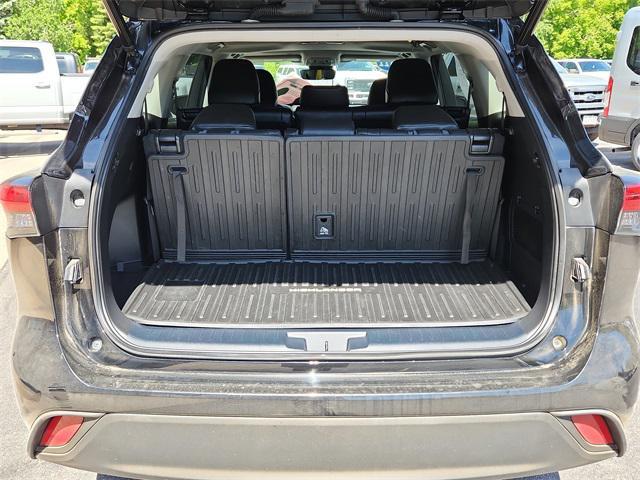 used 2022 Toyota Highlander car, priced at $39,663