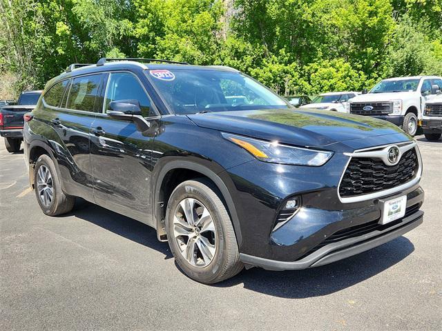used 2022 Toyota Highlander car, priced at $39,663