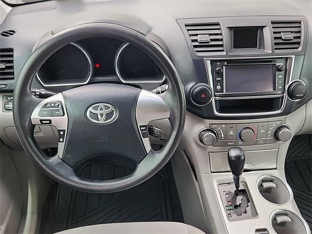 used 2013 Toyota Highlander car, priced at $13,499