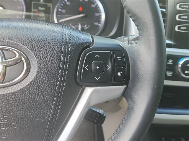 used 2016 Toyota Highlander car
