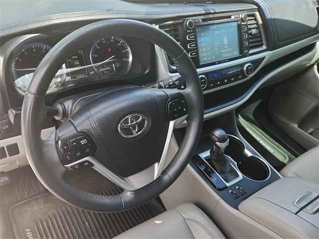 used 2016 Toyota Highlander car