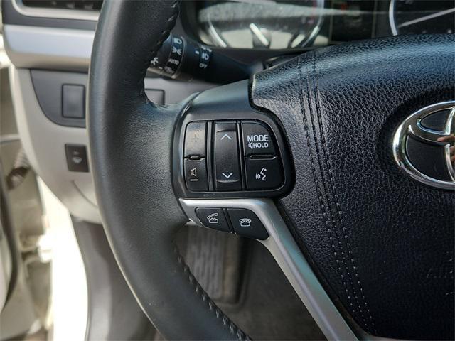 used 2016 Toyota Highlander car