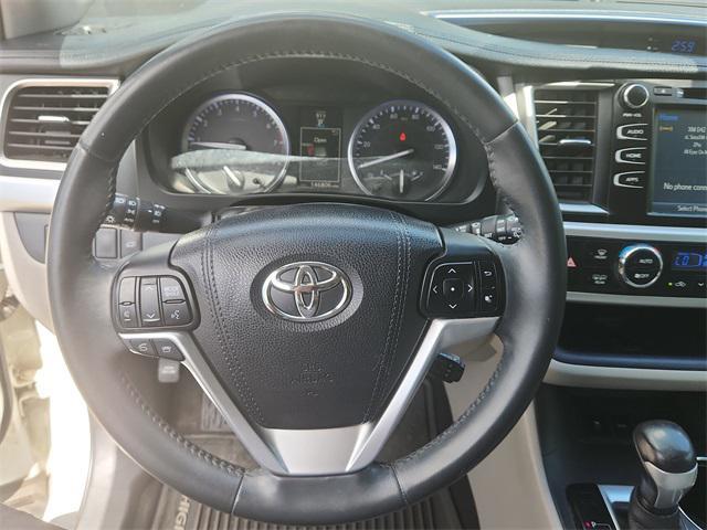 used 2016 Toyota Highlander car