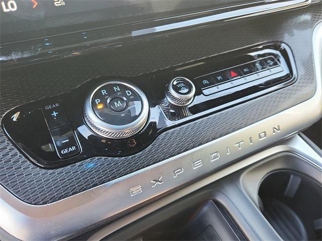 new 2025 Ford Expedition car, priced at $83,990