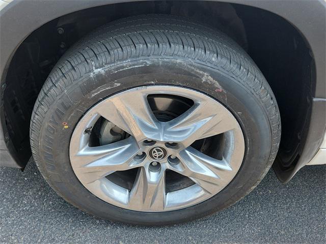 used 2019 Toyota Highlander Hybrid car, priced at $35,070