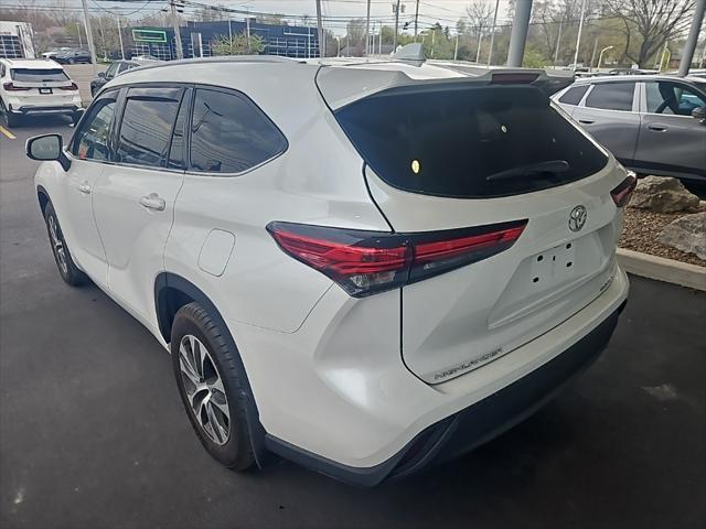 used 2022 Toyota Highlander car, priced at $35,956