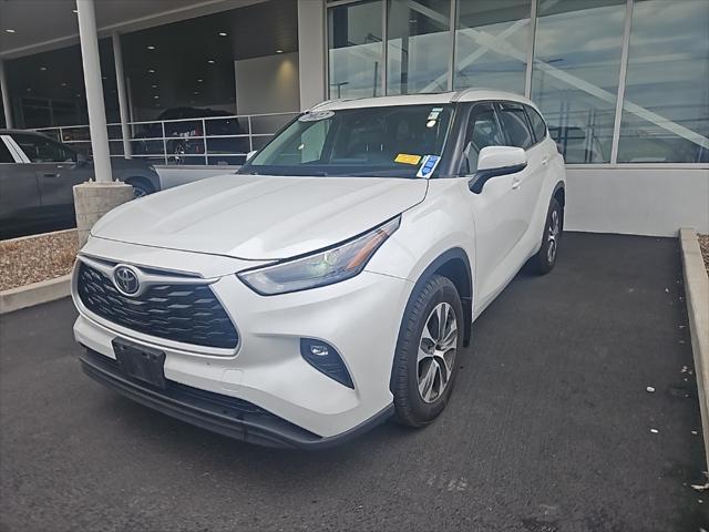 used 2022 Toyota Highlander car, priced at $35,956