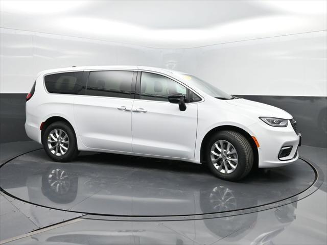 new 2025 Chrysler Pacifica car, priced at $44,544