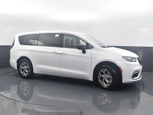 new 2024 Chrysler Pacifica car, priced at $57,010