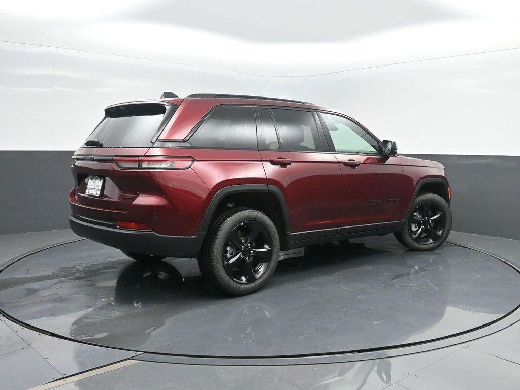 new 2025 Jeep Grand Cherokee car, priced at $54,986