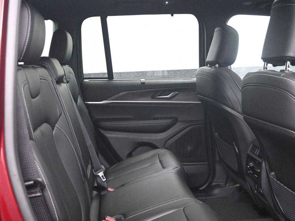 new 2025 Jeep Grand Cherokee car, priced at $54,986