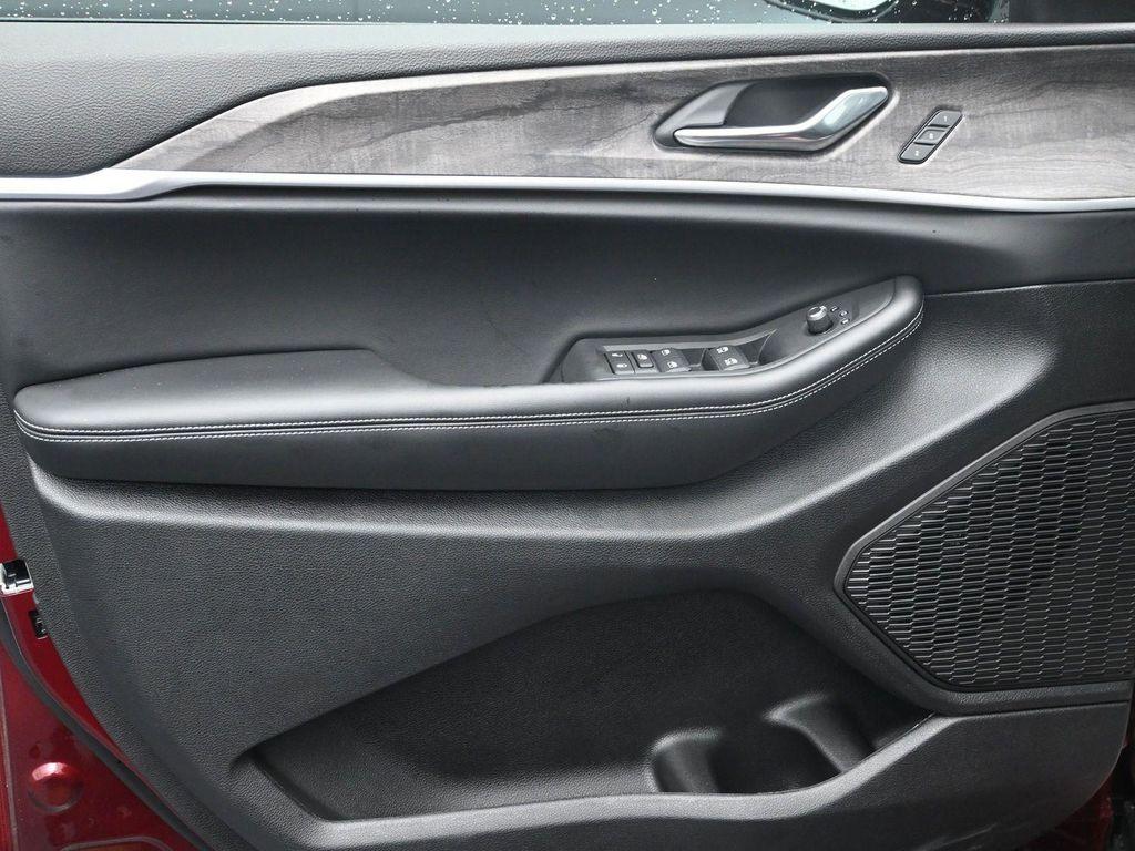 new 2025 Jeep Grand Cherokee car, priced at $54,986