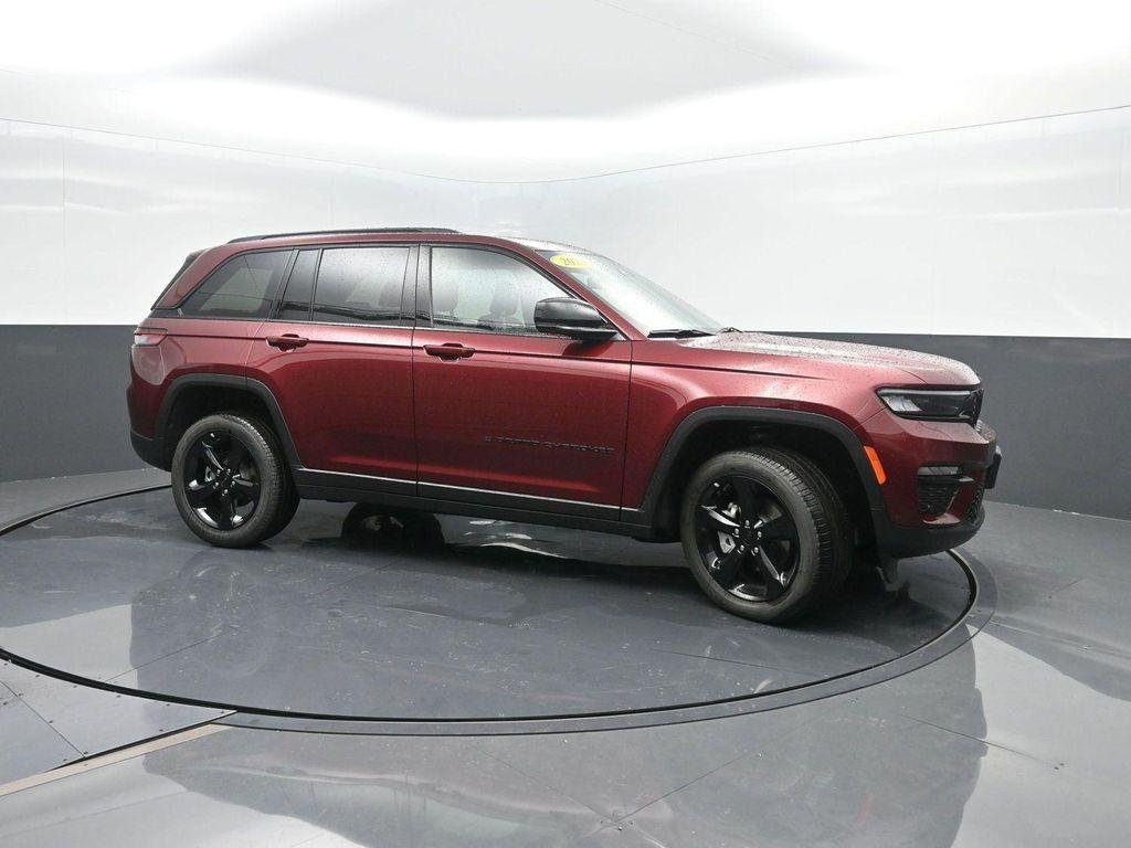 new 2025 Jeep Grand Cherokee car, priced at $54,986
