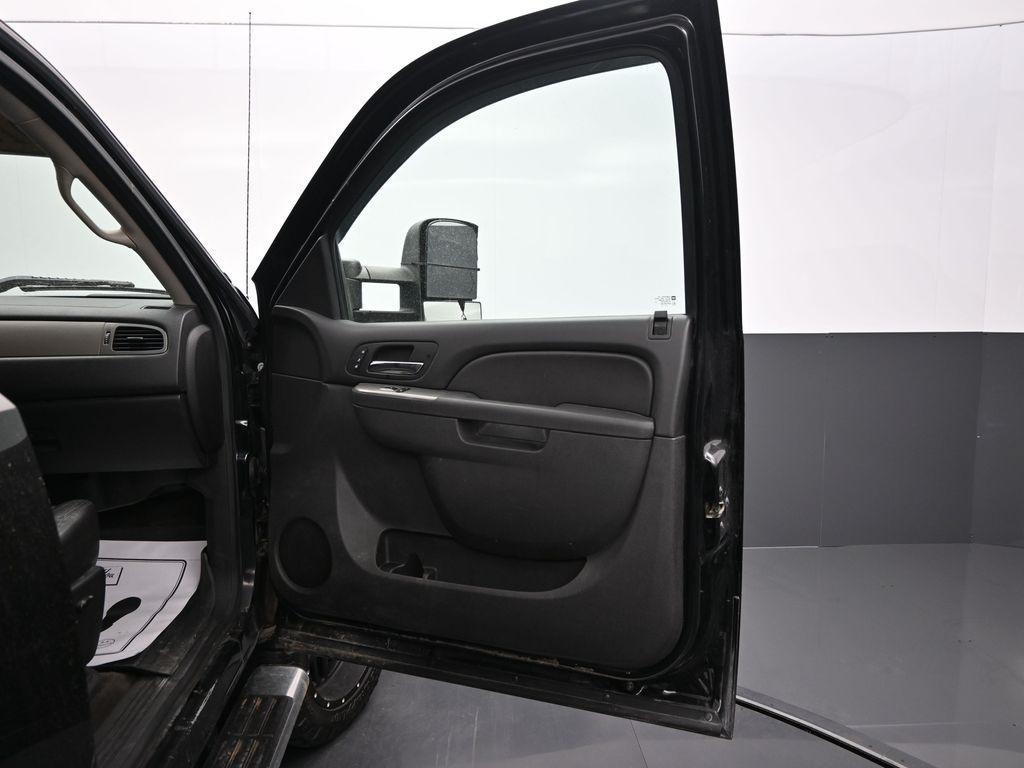 used 2013 Chevrolet Silverado 2500 car, priced at $17,900