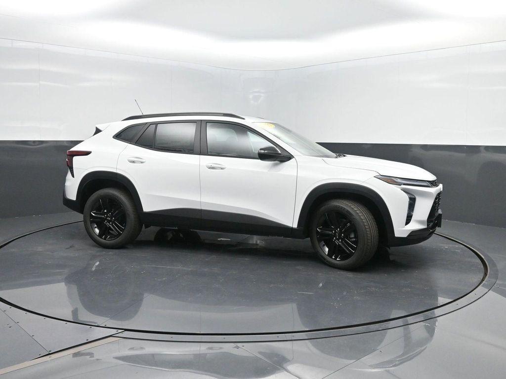 new 2025 Chevrolet Trax car, priced at $26,690