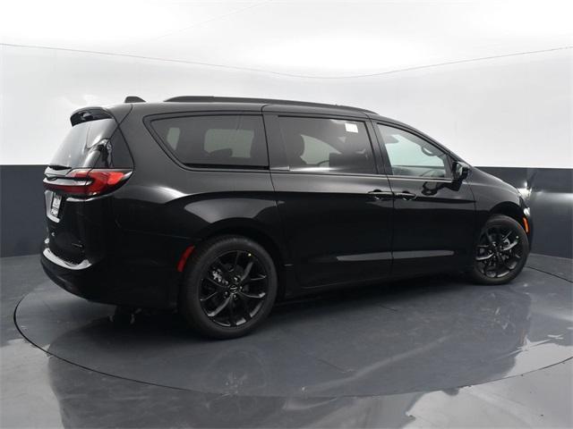 new 2024 Chrysler Pacifica car, priced at $52,817