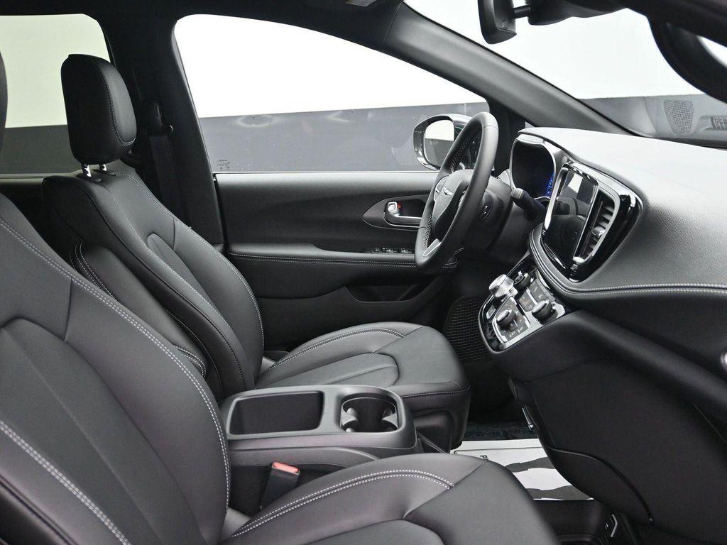 new 2026 Chrysler Pacifica car, priced at $44,215
