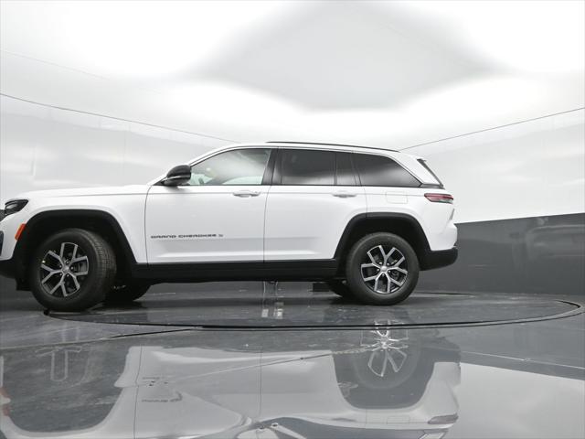 new 2025 Jeep Grand Cherokee car, priced at $46,546