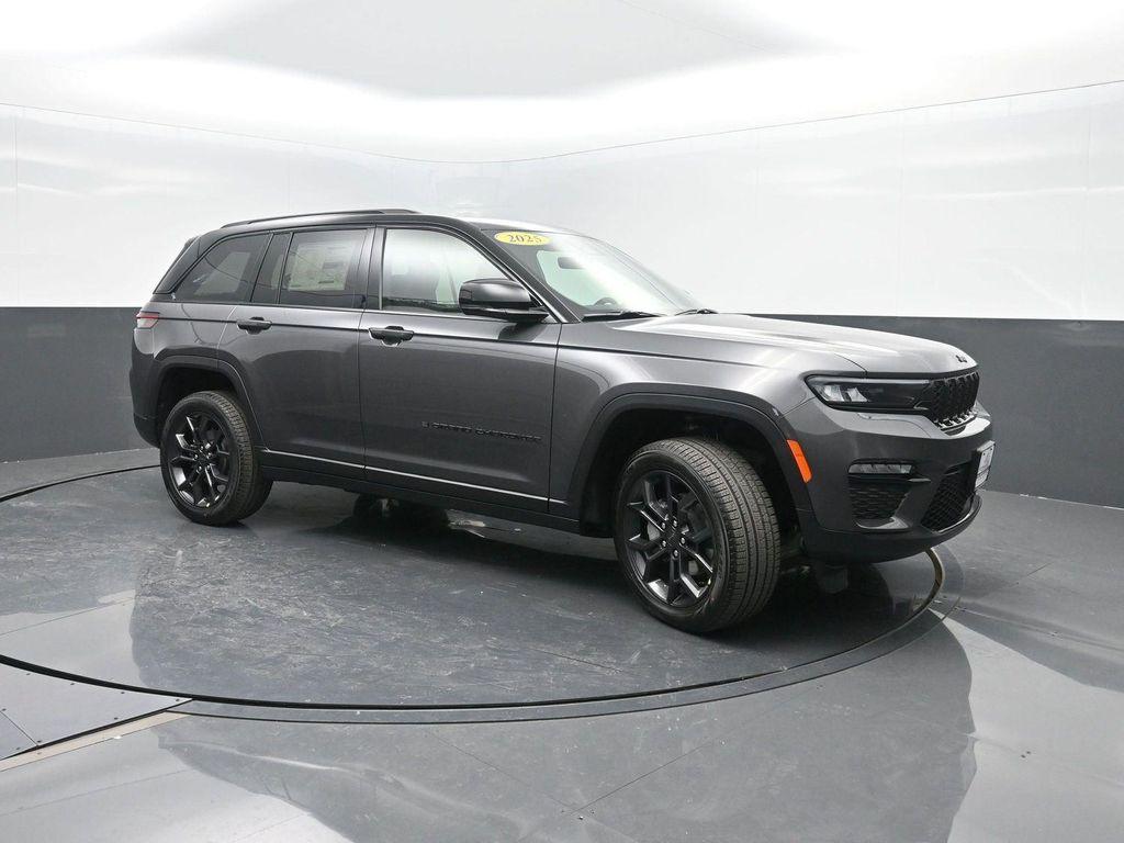 new 2025 Jeep Grand Cherokee car, priced at $52,976
