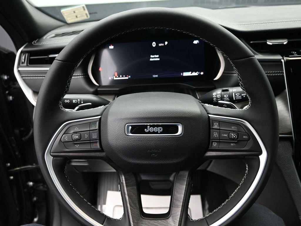 new 2025 Jeep Grand Cherokee car, priced at $52,976