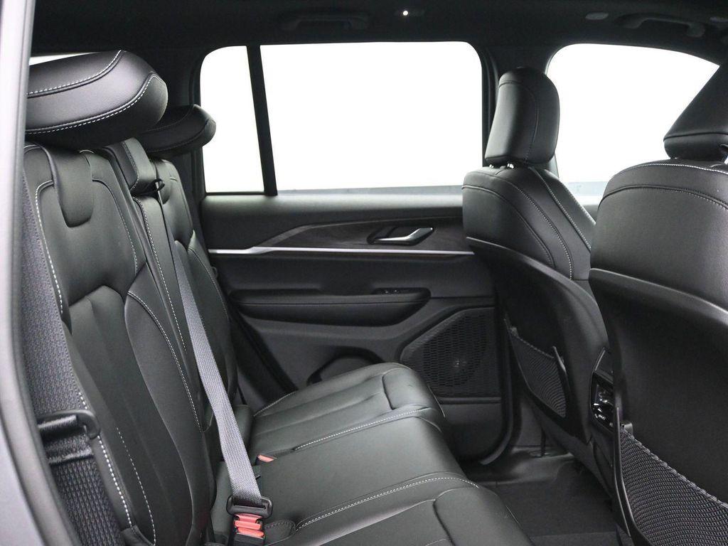 new 2025 Jeep Grand Cherokee car, priced at $52,976