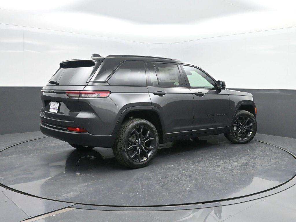 new 2025 Jeep Grand Cherokee car, priced at $52,976