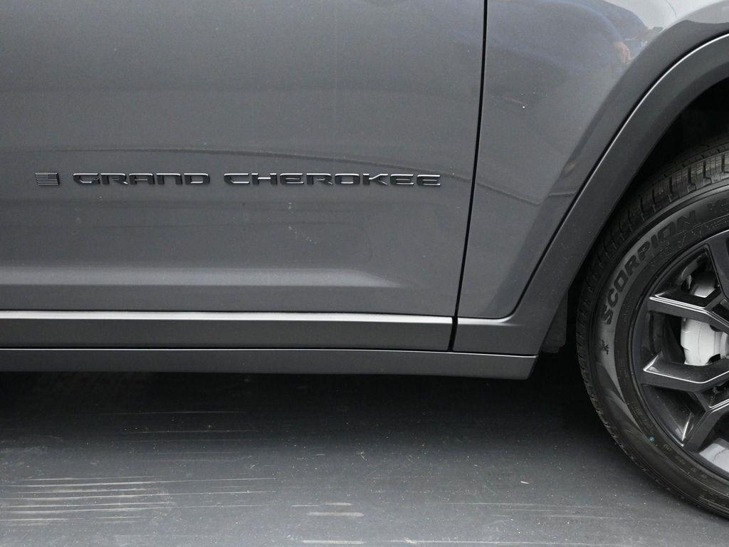 new 2025 Jeep Grand Cherokee car, priced at $52,976