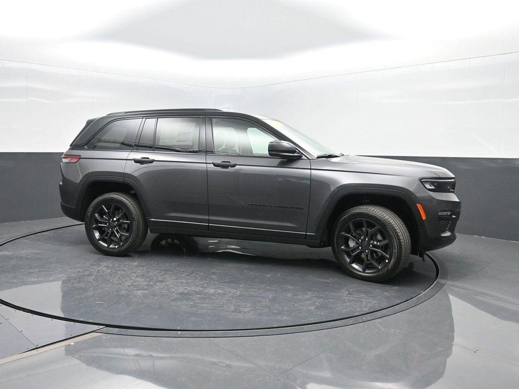 new 2025 Jeep Grand Cherokee car, priced at $52,976