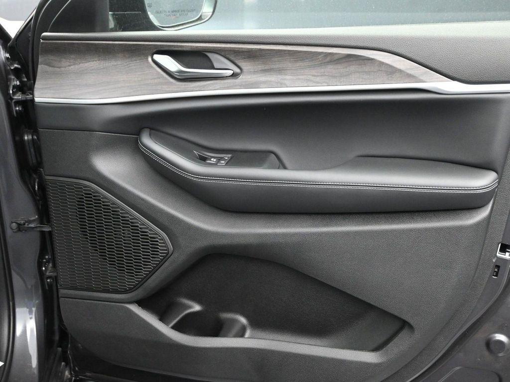 new 2025 Jeep Grand Cherokee L car, priced at $52,074