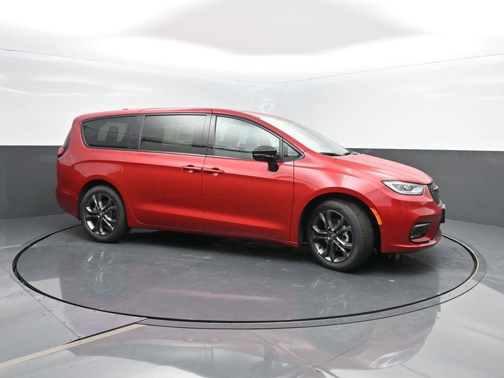 new 2026 Chrysler Pacifica car, priced at $44,794
