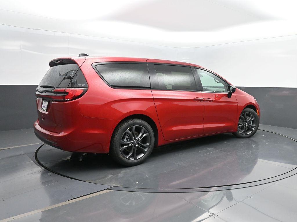 new 2026 Chrysler Pacifica car, priced at $44,794