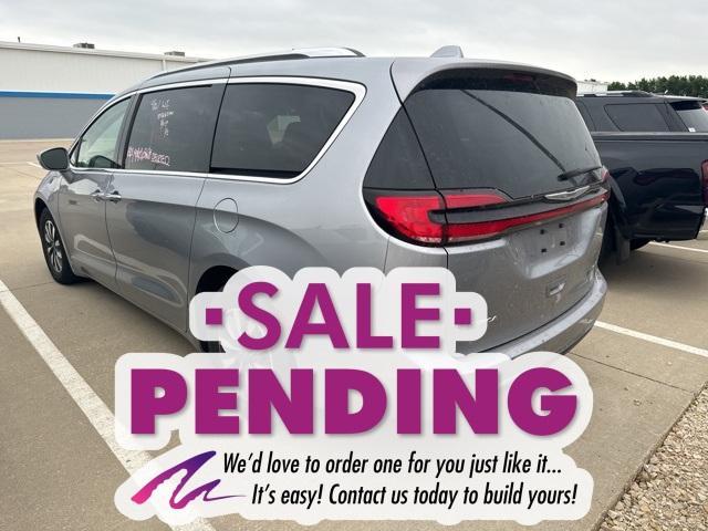 used 2021 Chrysler Pacifica Hybrid car, priced at $20,950