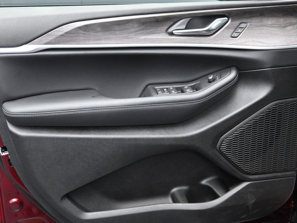 new 2025 Jeep Grand Cherokee car, priced at $46,714