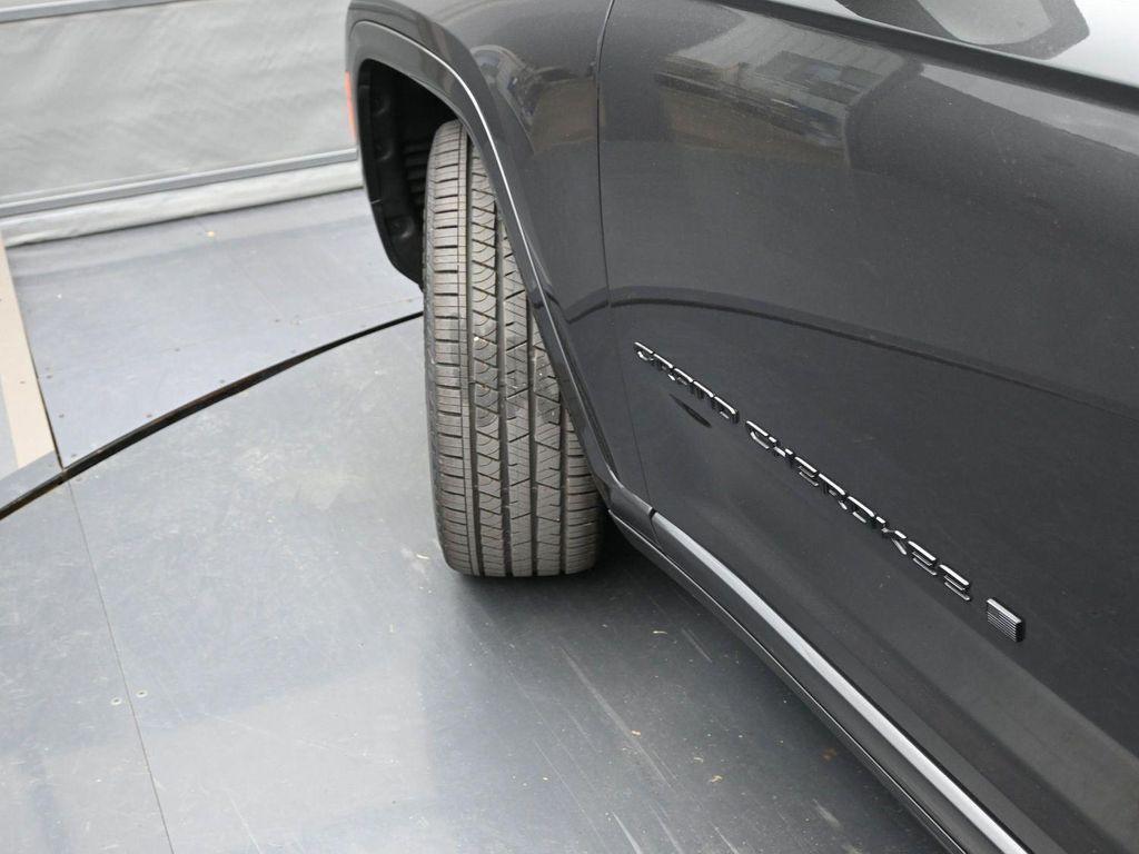 new 2025 Jeep Grand Cherokee car, priced at $68,996