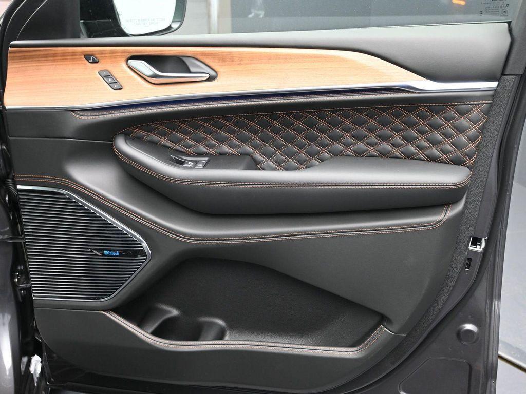 new 2025 Jeep Grand Cherokee car, priced at $68,996