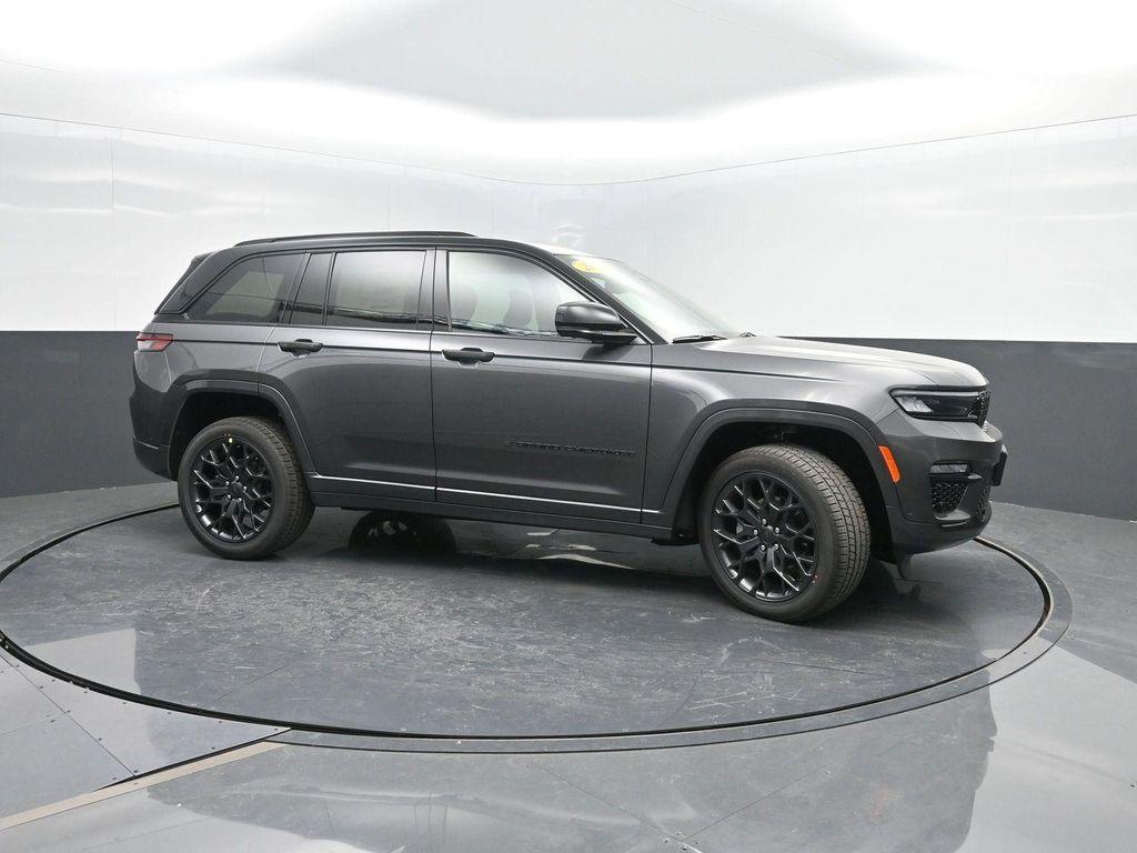 new 2025 Jeep Grand Cherokee car, priced at $68,996