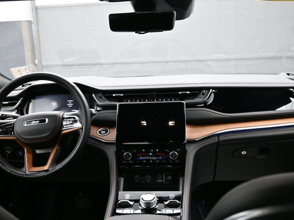 new 2025 Jeep Grand Cherokee car, priced at $68,996
