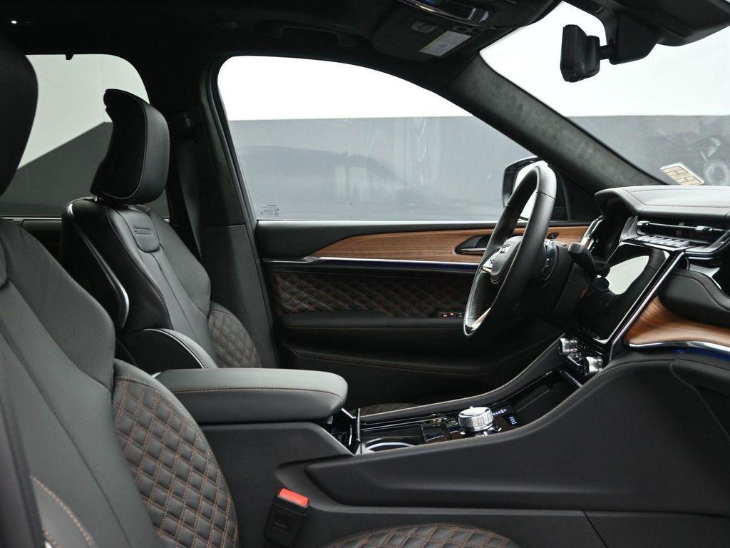 new 2025 Jeep Grand Cherokee car, priced at $68,996