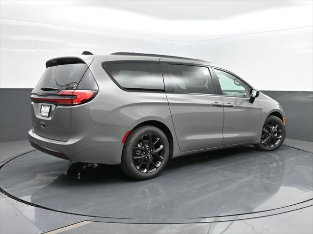 new 2024 Chrysler Pacifica car, priced at $48,567