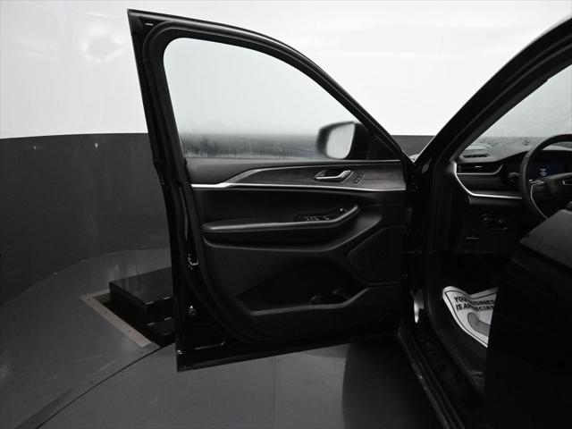 used 2023 Jeep Grand Cherokee car, priced at $29,860
